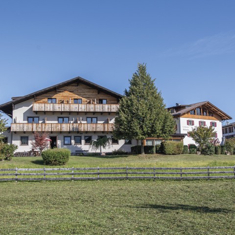 dolomiti di Hubertus Fiè allo Sciliar | Vivere la natura e l'Alpe di Siusi da vicino L'hotel hubertus con le sue due case immerse nella natura.