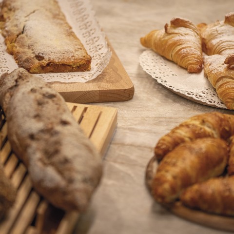 Le torte e i dolci del buffet della colazione.