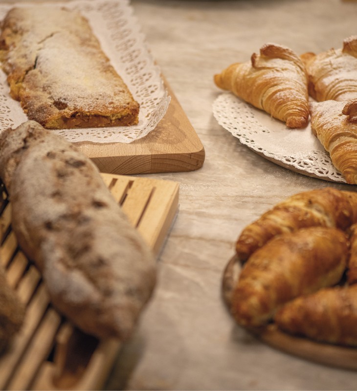 Le torte e i dolci del buffet della colazione.