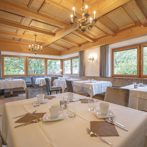 La foto mostra la sala colazione.
