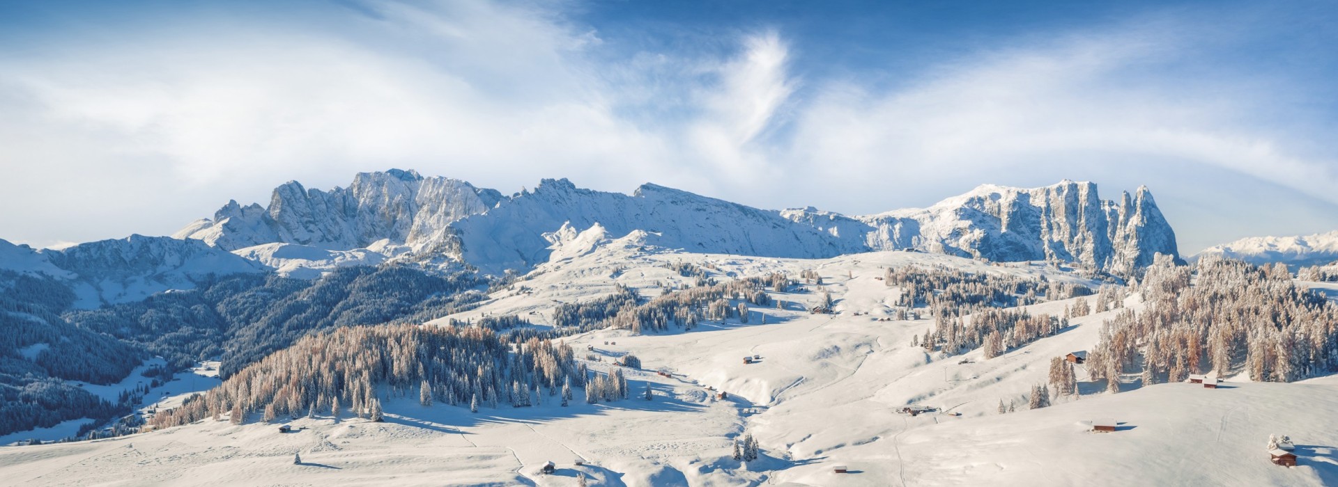 Lo Sciliar e l'Alpe di Siusi in inverno.