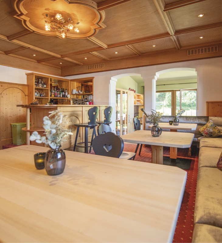 L'Honesty Bar e sullo sfondo si vede la cucina comune.