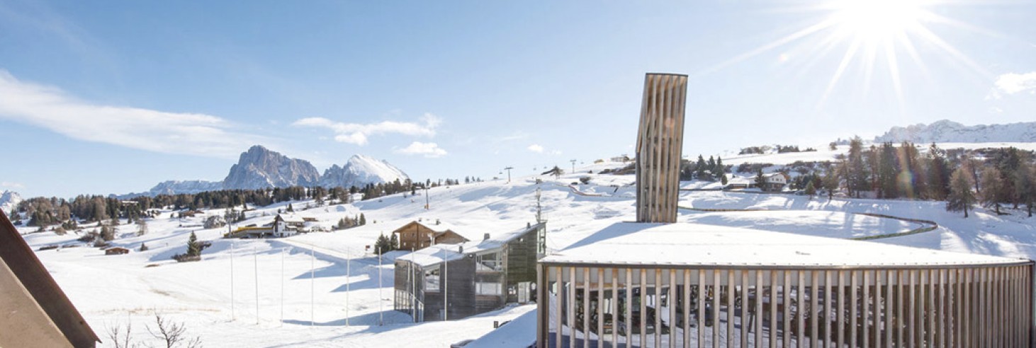 Trascorrete la vostra vacanza in uno chalet e godete di una splendida vista sull'alpeggio più alto dell'Alto Adige, l'Alpe di Siusi.