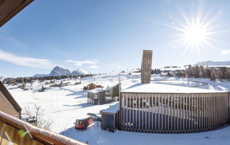 Trascorrete la vostra vacanza in uno chalet e godete di una splendida vista sull'alpeggio più alto dell'Alto Adige, l'Alpe di Siusi.