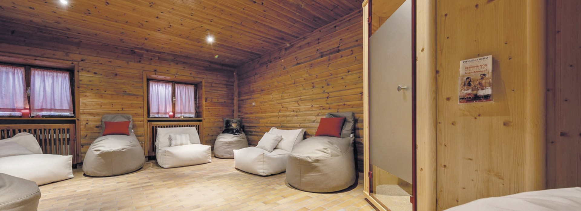 La sala relax con sauna.